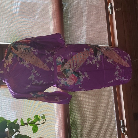 Short silk robe - Picture 2 of 3